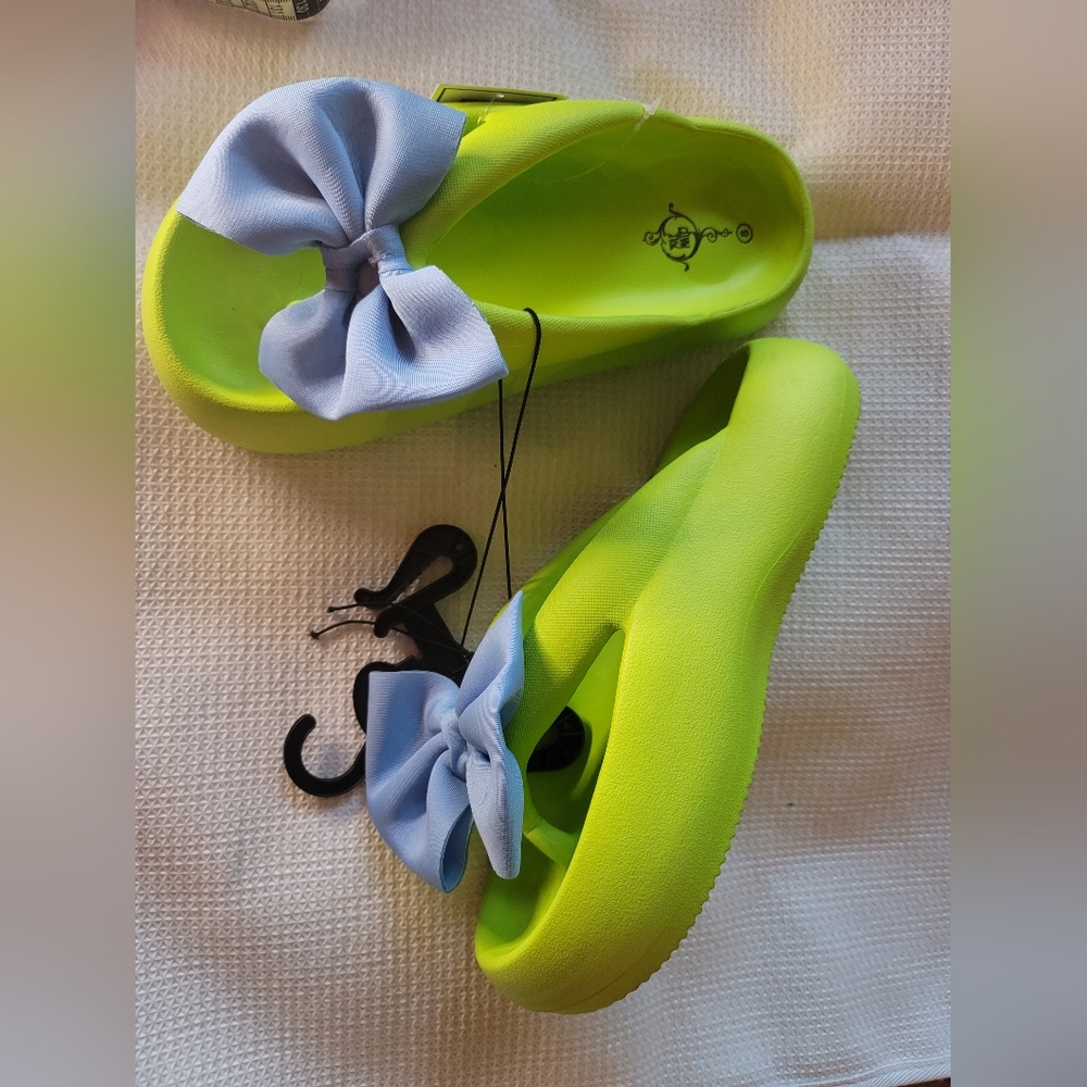 NWT COLORFUL FUN SLIPPERS FLIP FLOP BEACH POOL COSTUME PARTY SANDAL - Picture 2 of 5